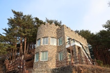 강원도 고성 김일성 별장에 깃든 외국인 선교사의 혼