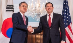 美루비오, 조현에 