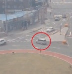 “초보라 못 가는 줄 알았는데”…회전교차로 한복판 ‘황당 주차’