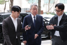 합천 농협 말단 직원은 어떻게 700조 주무르는 절대 권력자가 되었나 [월간중앙]