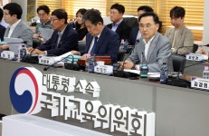 교육부 “근현대사 교육 확대”에 국교위 “논의 더 필요” 심의 연기