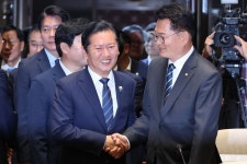 또 ‘명청대전’ 시즌2 열리나…정청래 흔드는 김민석·송영길