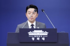 카타르 前군주 조문 마치고 귀국한 강훈식 “협력지평 확대 기대”