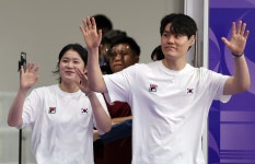 사격 공기권총 추가은 세 번째 메달 추가요! 이번엔 혼성전 홍수현과 銀메달