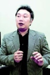 “튕기듯이 반동 주는 몸동작  하지마세요”  