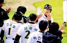 4시간 11분 난타전끝 8-8 비겨
