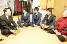 “합격해도 등록금 없어요” 할머니와 사는 정한별군 세쌍둥이