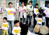 “여기 문 닫으면 2살안된 아이 어디 맡기나요”