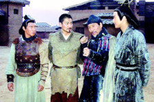 한중일 합작영화 〈묵공〉서 만난 영화배우 안성기-류더화