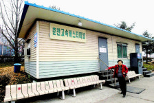 컨테이너 춘천고속버스…관광도시 터미널 맞아?