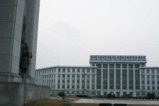 [필진]15년만에 다시 찾은 평양은 ‘구호의 도시’