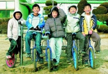 외발자전거 탄 동심 “넘어지지 않아요”