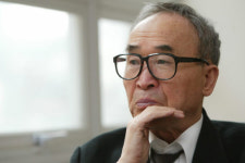 문득 부끄러워졌지요 사람은 죽어가는데…