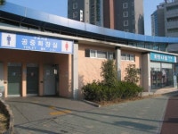 “가게 무료로 쓰는 대신 공중화장실 청소를”