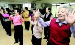 경로당 화투? 노인시설을 운동하는 곳으로