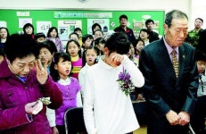 13살 아름이 ‘나홀로 졸업식’