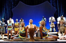 검은 애환이 날것 그대로 박동