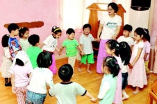 ‘모범’ 보이면 아이들은 몸으로 배워요