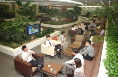 본사 300평 흡연실에 공짜담배, KT&G ‘흡연천국’?