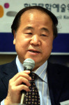 [이사람] “10년안 한·중·일 문학이 세계 중심될 것”