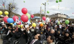 전국서 수천명 축하객…잔치분위기 들썩