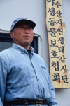 출산길 막힌 개구리 ‘안전 이동’ 도우미