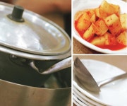남강에프앤비돼지띠식당 | 손님 앞에서 상을 와장창 치우지 말라
