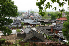 기와숲 거닐다 대청마루 앉으면 더위가 싹