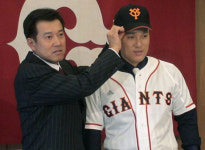 하라 감독 “내년에도 승짱옆에”