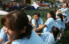 무지개색 줄다리기