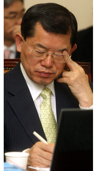 문국현 기소…의원직 ‘아슬’