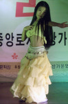 9살 벨리댄스 강사 “춤추면 배고픈 줄 몰라”
