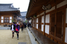 전주 한옥마을 ‘더 넓게 더 낮게’