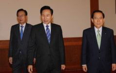 이 대통령, 근원처방 묻자 “나중에”