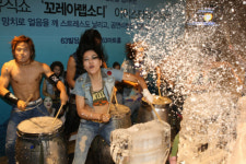 얼음 깨며 ‘시원한 연주’