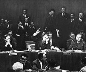 [길을찾아서] 사라진 맥아더, 사라지지 않은 ‘케넌 설계도’ / 정경모