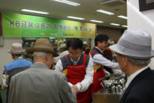 청소년 공부방·노인정에 ‘희망 밥차’ 배달