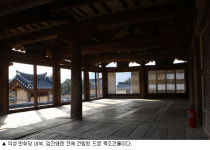 화마 이겨낸 ‘기와의 바다’, 세번째 정승 기다려