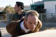 토미 리 존스가 전한 ‘절망의 풍경’