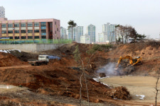 일산 하늘초등교, 골프연습장 ‘먹구름’