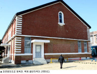 ‘쇠락의 길’ 걷다 보니 60년대 풍경 ‘입구’