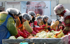 복지예산 삭감·날치기…전의 다진 ‘나눔 김장’