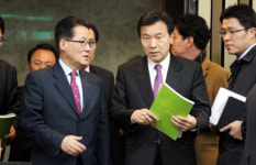 민주당, 진보색 강화…무상의료·보육으로 복지 확대