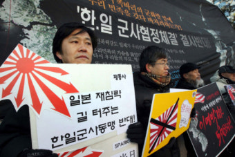 한-일 국방장관 “군사협정 체결 공감”