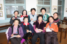 [사람과풍경] 할머니들 특종에 온 마을 ‘하하호호’