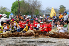 [렌즈세상]고인돌 끌기