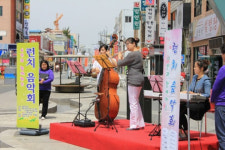 [사람과풍경] 발걸음 멈추고, 탈춤에 재즈선율에 ‘흠뻑’