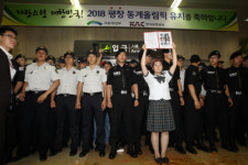 신도 의원 한때 출국 거부“독도는 일본의 영토” 우겨