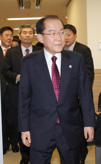 이회창 “내년 총선 불출마”