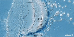 [환경사진] 세계에서 가장 깊은 바다 밑에 거대 육교 4개